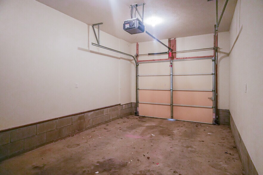 Garage - 3713 S Cramer Cir