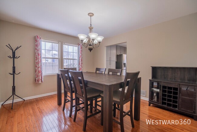 Building Photo - 164 Forestview Ct