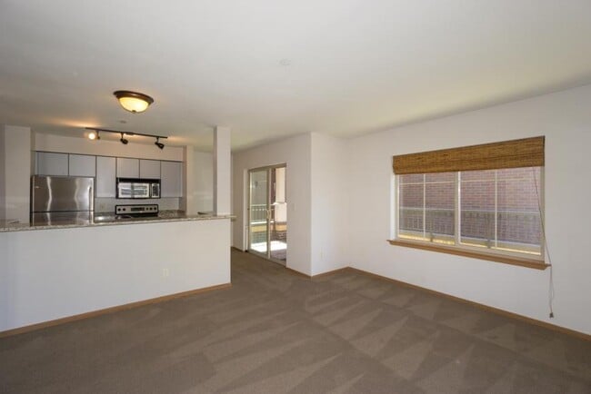 Building Photo - 2 bedroom in Seattle WA 98122