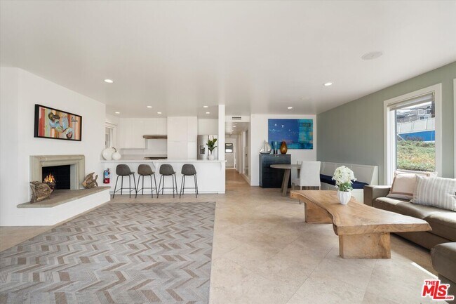 Building Photo - 6419 Ocean Front Walk