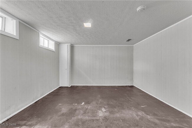 Building Photo - 18400 Waterbury Ave
