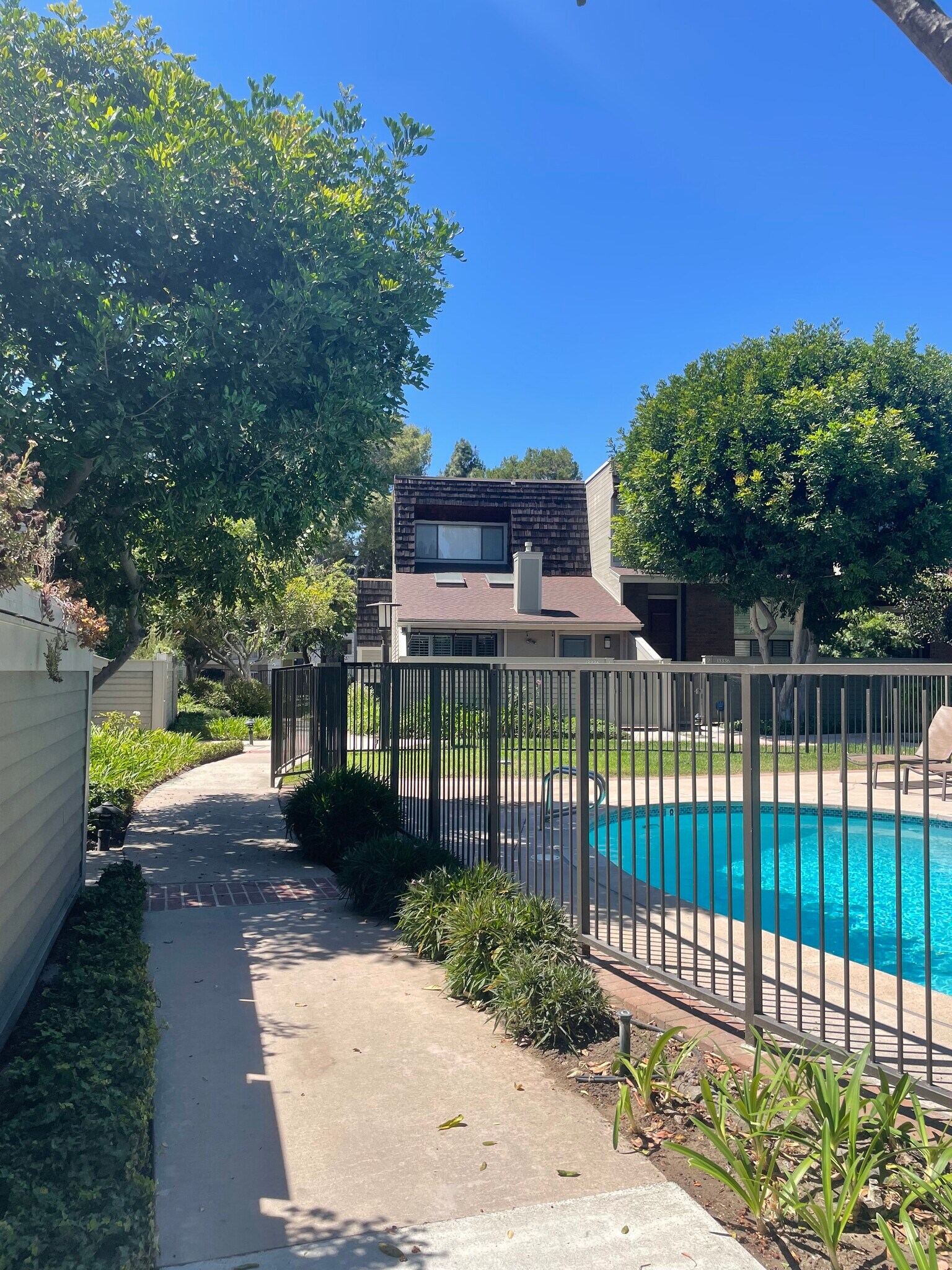 Building Photo - 13360 Maxella Ave