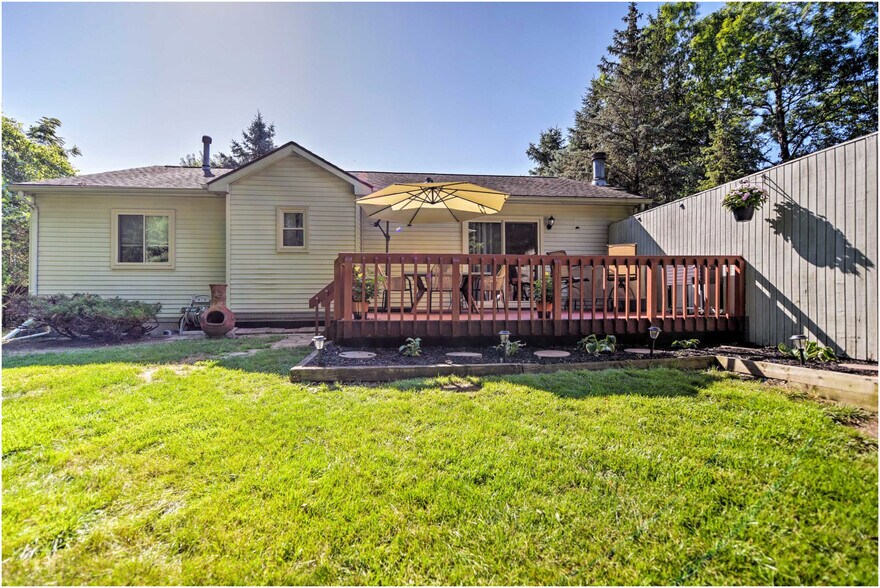 Building Photo - 1385 Northbrook Dr