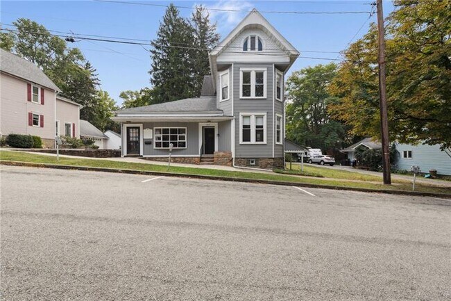 Primary Photo - 108 S St Clair St