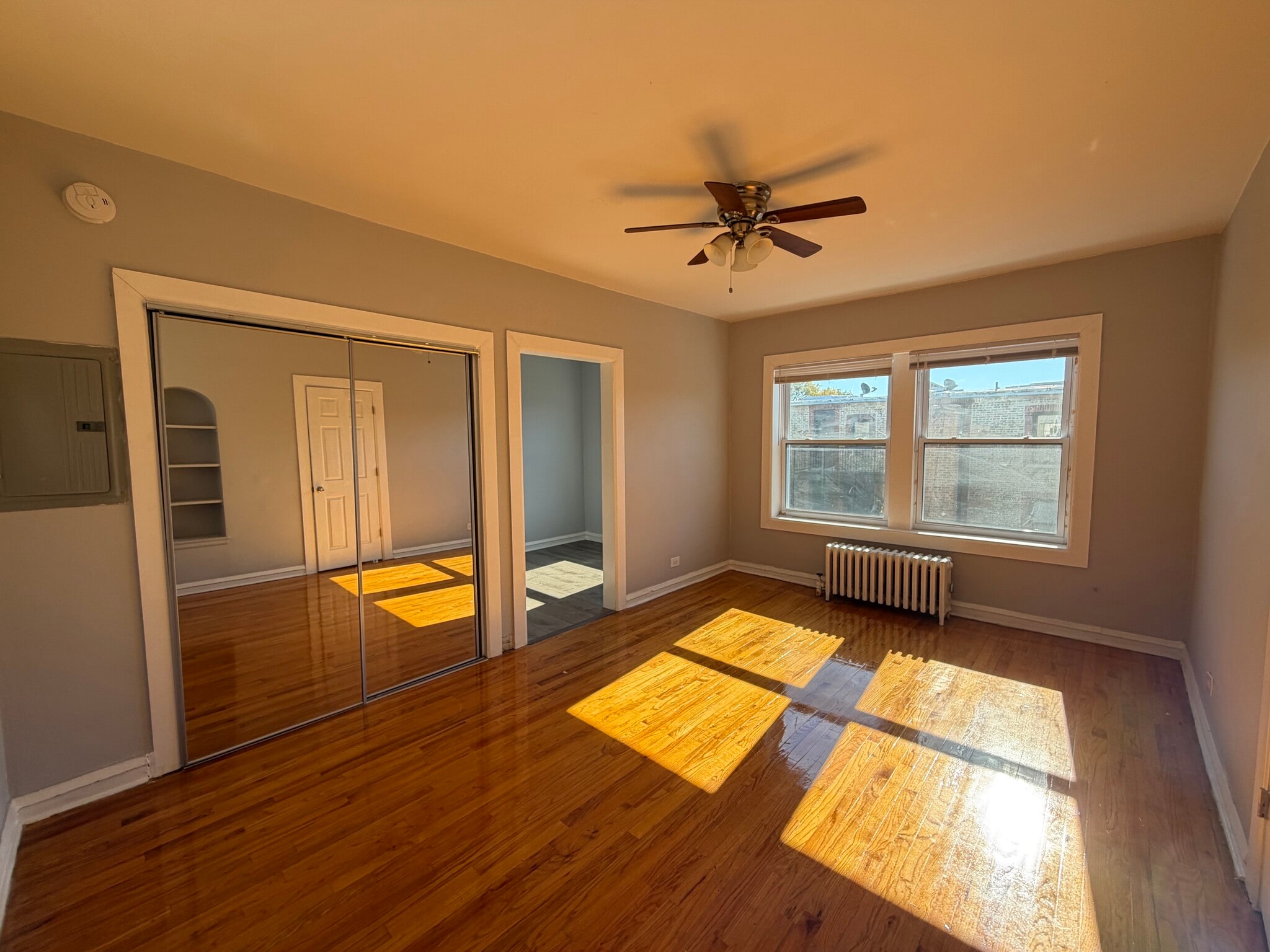 Building Photo - 6956 N Ashland Ave