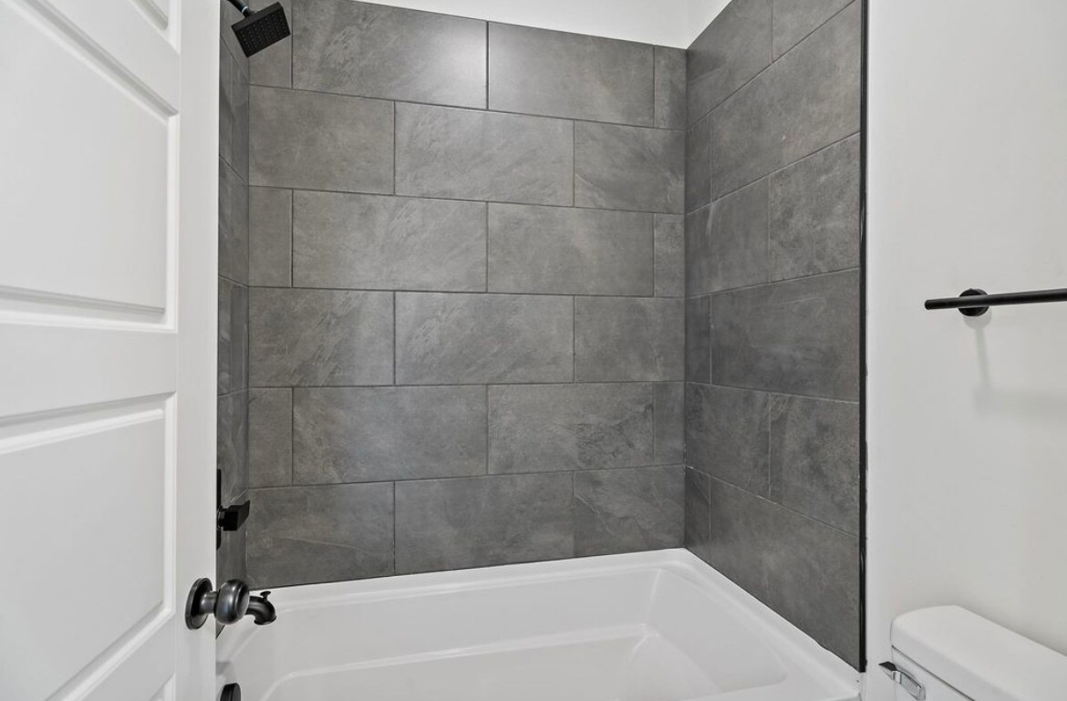 Building Photo - 2142 18th Ave N