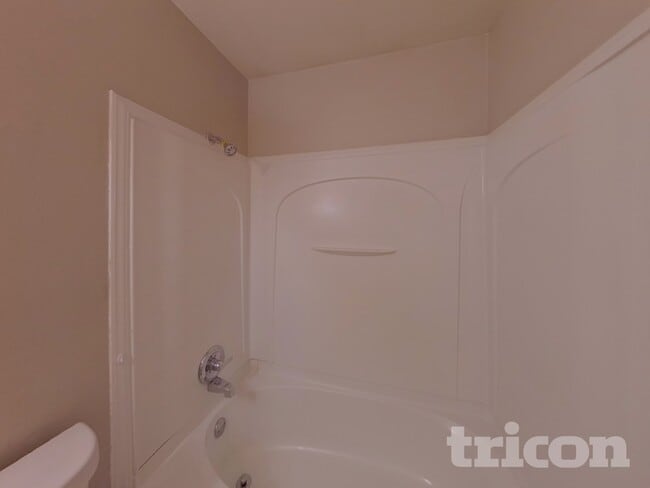 Building Photo - 4300 Oak Forest Dr