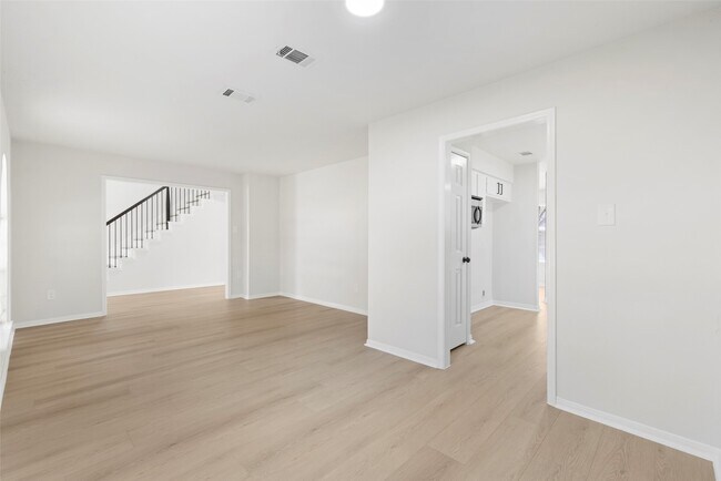 Building Photo - 16615 Glamis Ln