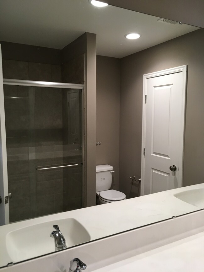 Building Photo - 3 Bed 2 Car Townhome in Grain Valley