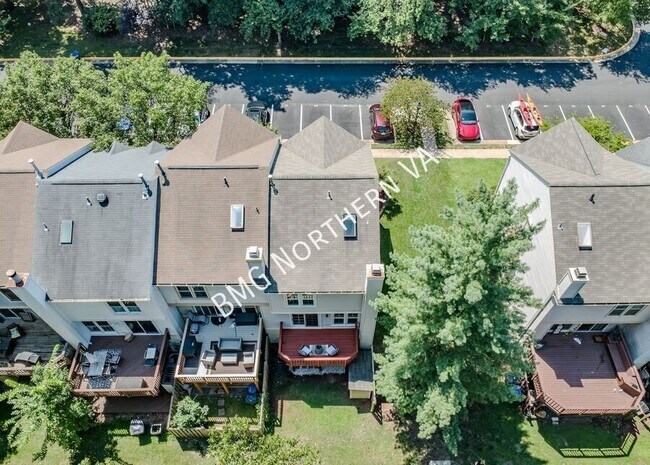 Building Photo - 43790 Laburnum Square