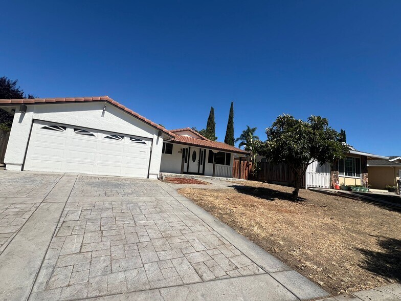Building Photo - 2888 Whittington Dr