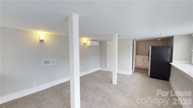 Building Photo - 428 Hawthorne Ln