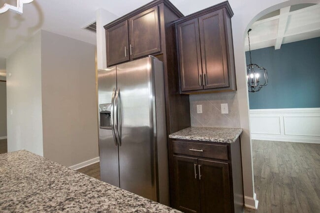 Building Photo - Spacious 3-Bed, 2.5-Bath Modern Home w/ 3-Car Garage in Highcroft – Close to Fort Bragg!