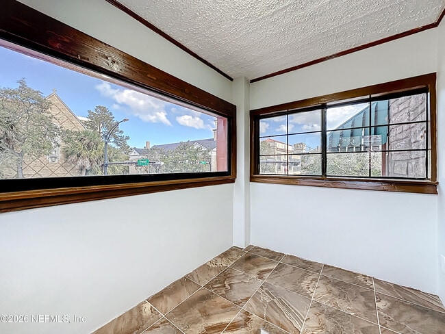 Building Photo - 138 E Duval St