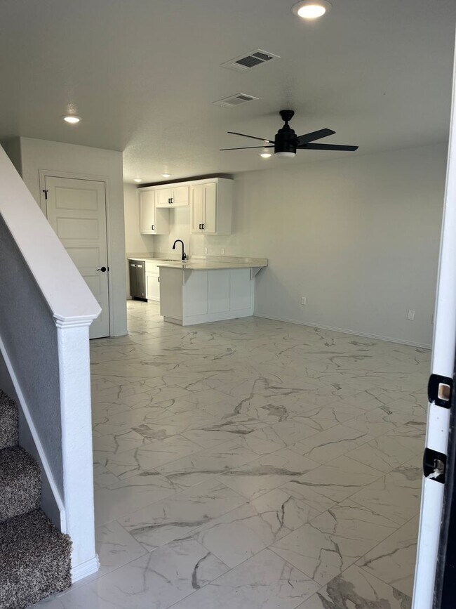 Building Photo - COX-NORTHRIDGE DR-3