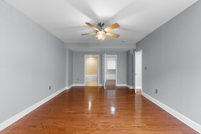 Building Photo - 727 Monroe St