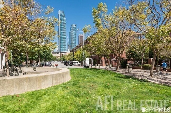 Building Photo - 229 Brannan St