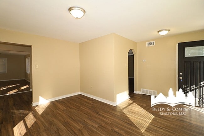 Building Photo - Gorgeous Two-Story White House with Bonus Room