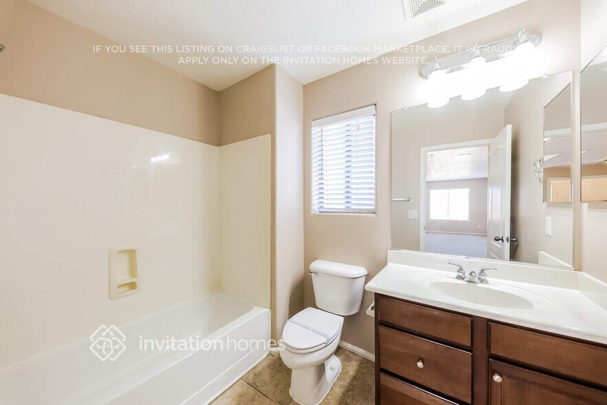 Building Photo - 4107 S 55th Dr