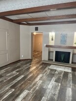 Building Photo - 402 S Memorial Dr