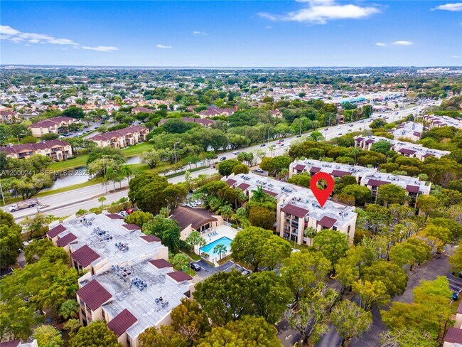 Building Photo - 14415 N Kendall Dr