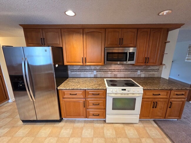 Building Photo - 2136 N 187th St