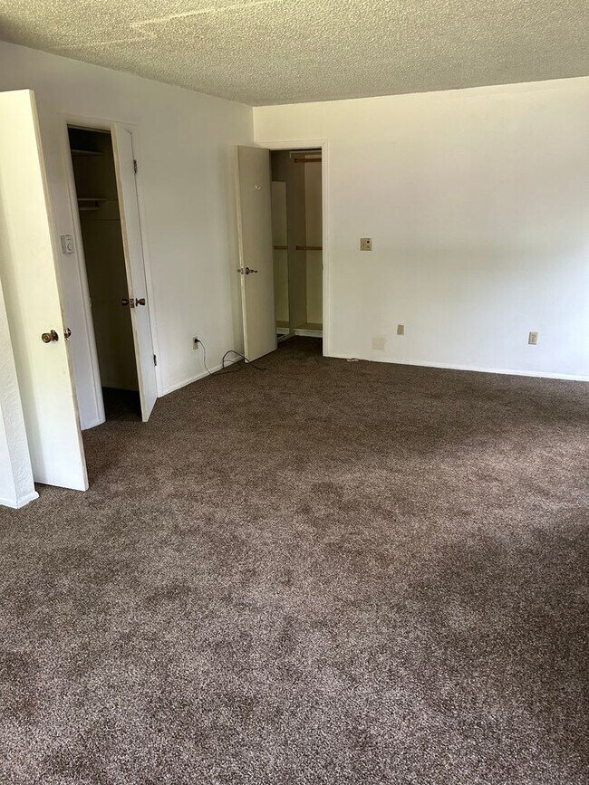 Building Photo - 3886 Canyon Loop