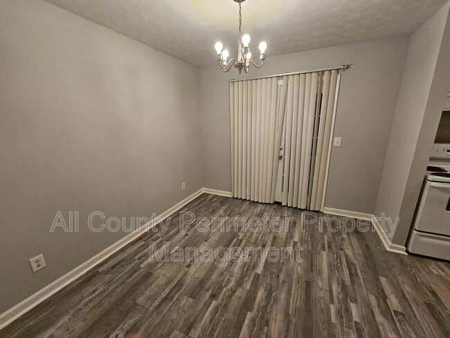 Building Photo - 5642 Estates Ct