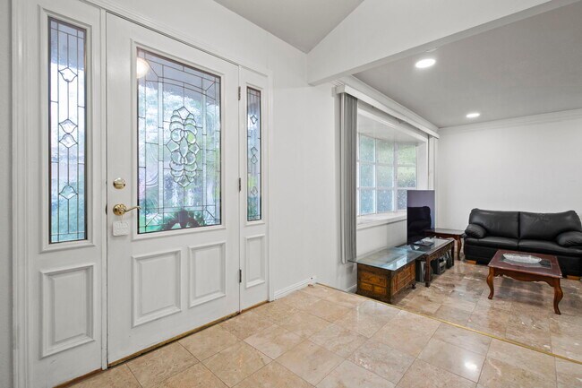 Building Photo - 142 Burgess Ct