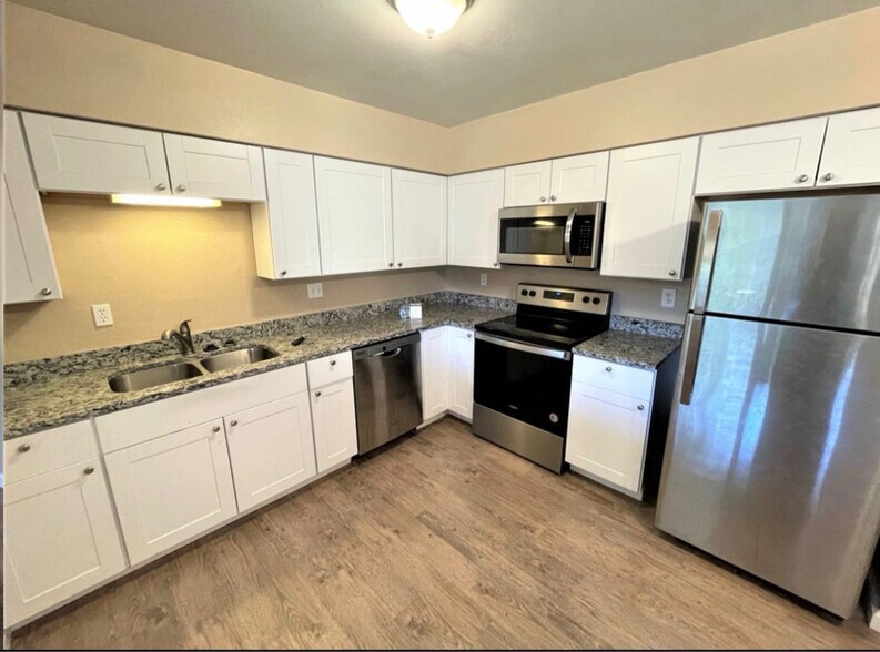 Building Photo - 9174 Lander St