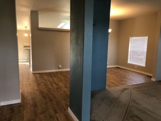 Building Photo - Beautiful and Convenient Turner Location!