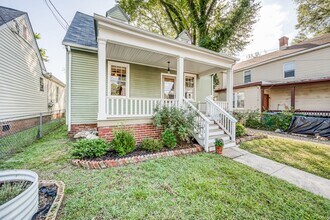 Building Photo - ALL UTILITIES INCLUDES In This Charming 2 ...