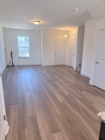 Building Photo - 3621 Fieldstone Dr