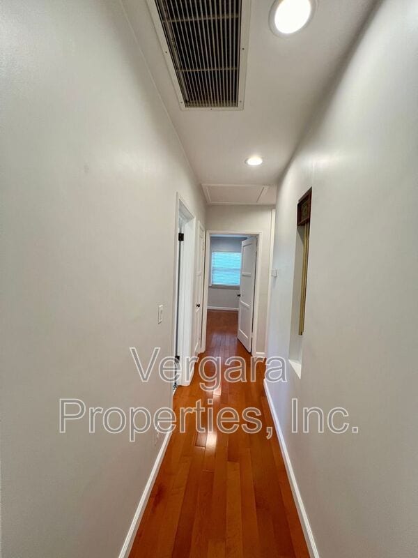 Building Photo - 6531 W 85th St