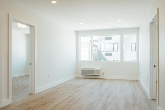 Building Photo - 67 Summer Ave