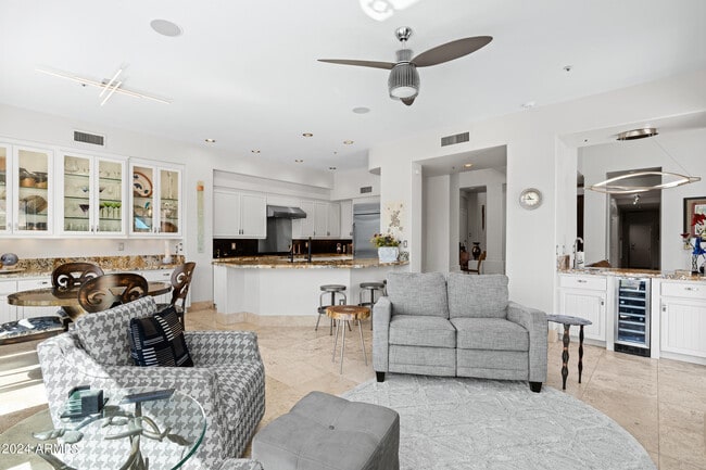 Building Photo - 7705 E Doubletree Ranch Rd