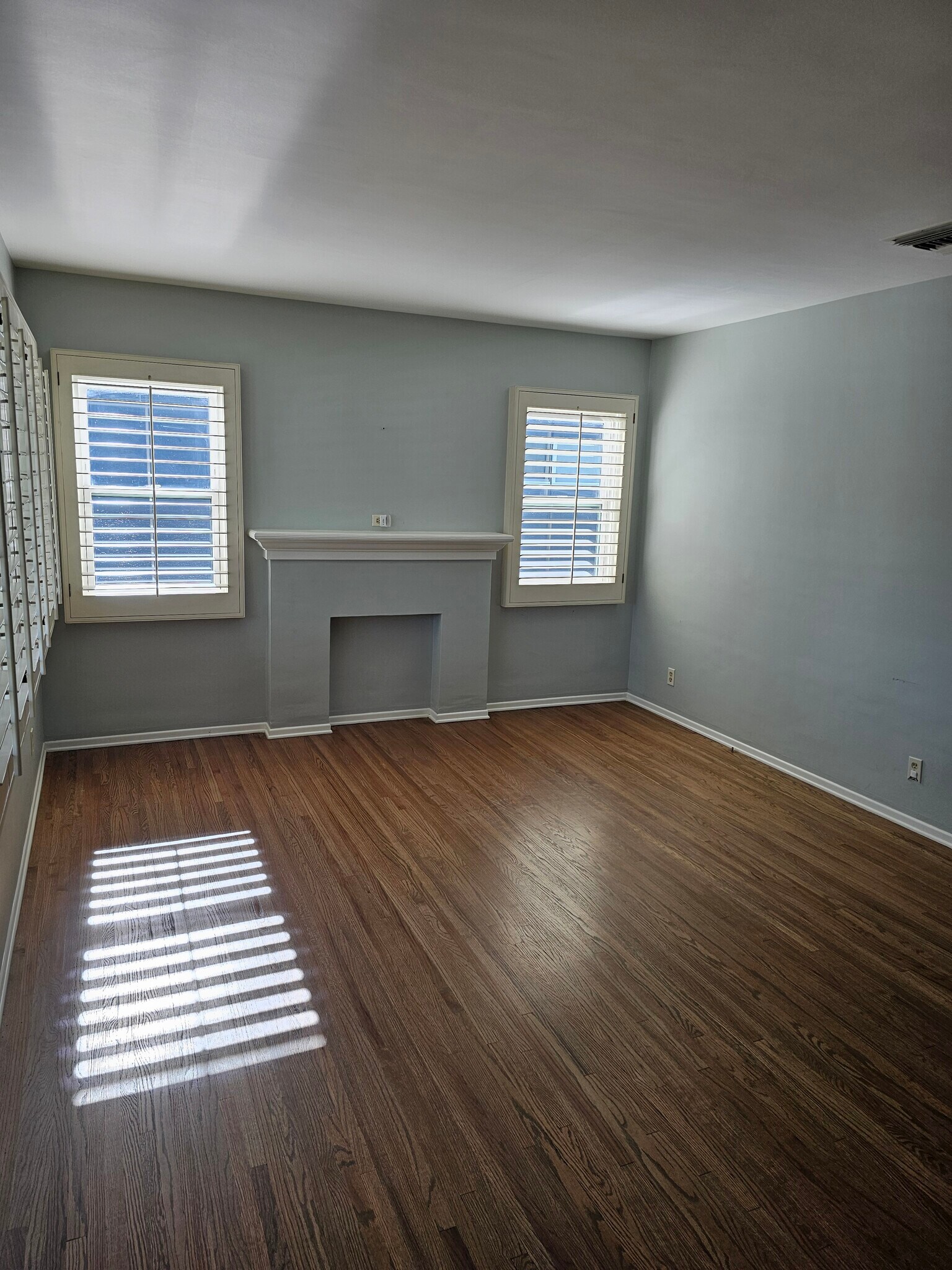 Building Photo - 707 N Lima St