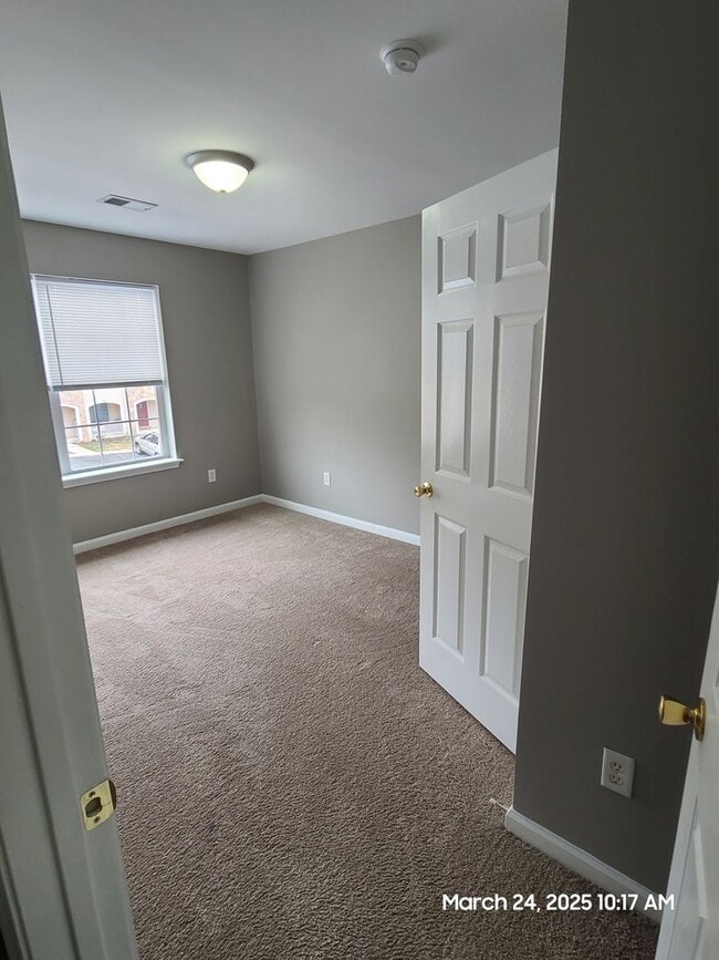 Building Photo - 3 Bedroom Townhome for Rent in Waynesboro