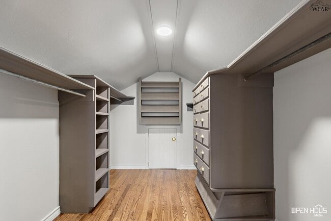 Building Photo - 1644 Ardath Ave