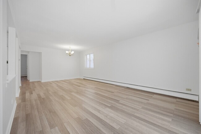 Building Photo - 2556 Waterbury Dr