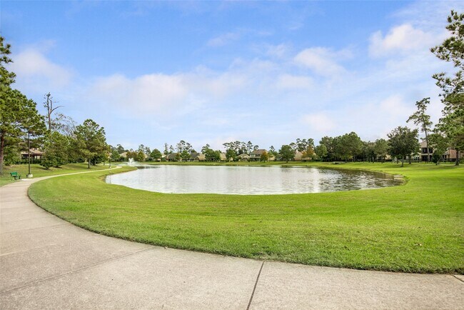 Building Photo - 16942 Lake Willowby Ln