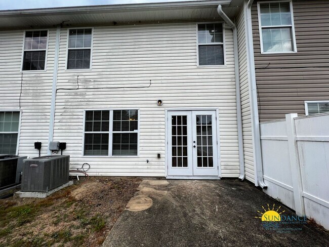 Building Photo - Spacious 3 Bedroom In Crestview!