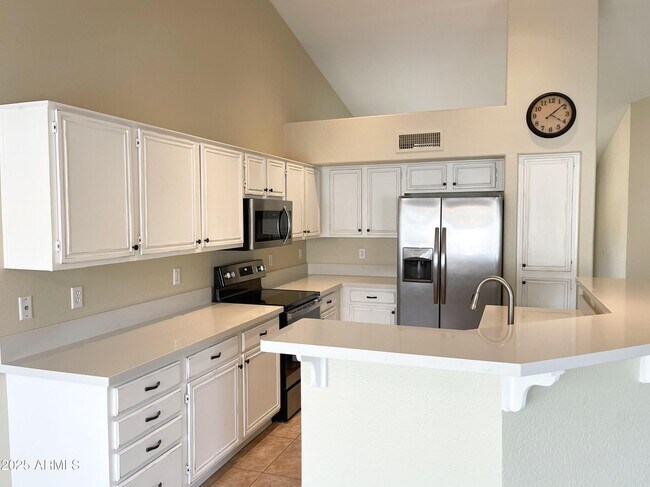 Building Photo - 6926 W Via Del Sol Dr