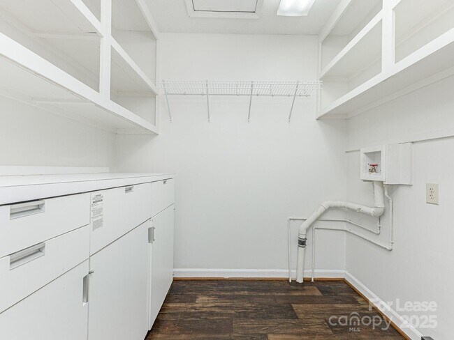 Building Photo - 201 Livingston Dr