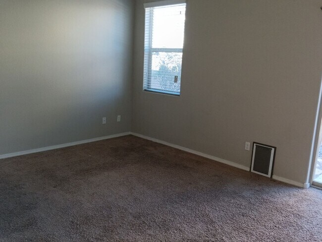 Building Photo - Stunning Home! Showings available Today!