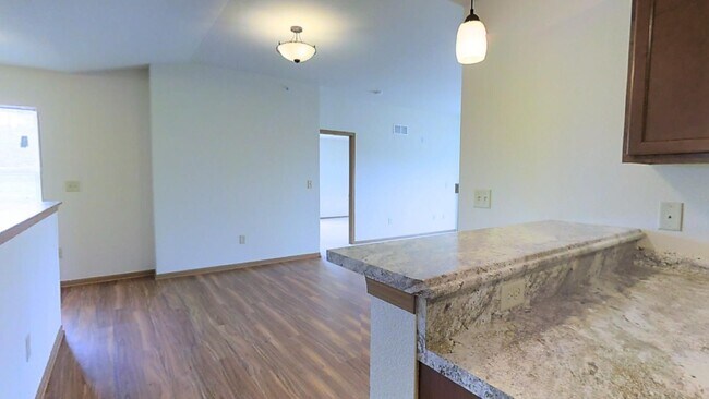 Building Photo - Condo Style Upper 3 Bedroom 2 Bathroom Apartment is Available