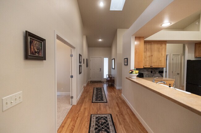 Building Photo - 2412 S Marypost Ave