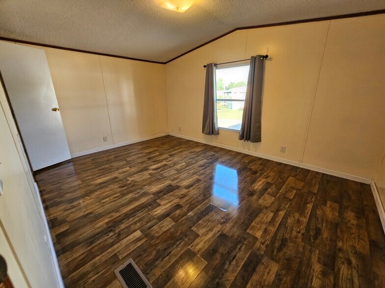 Building Photo - 607 Tater Peeler Rd