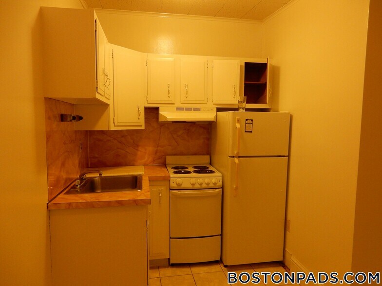 Building Photo - 1223 Beacon St