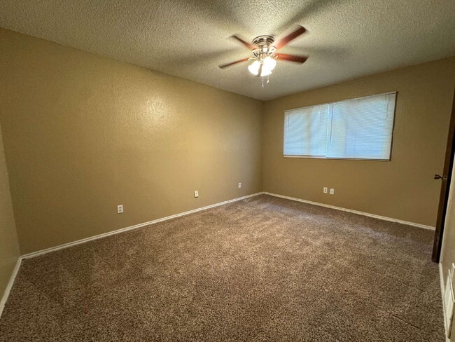 Building Photo - Beautiful duplex in South Lubbock